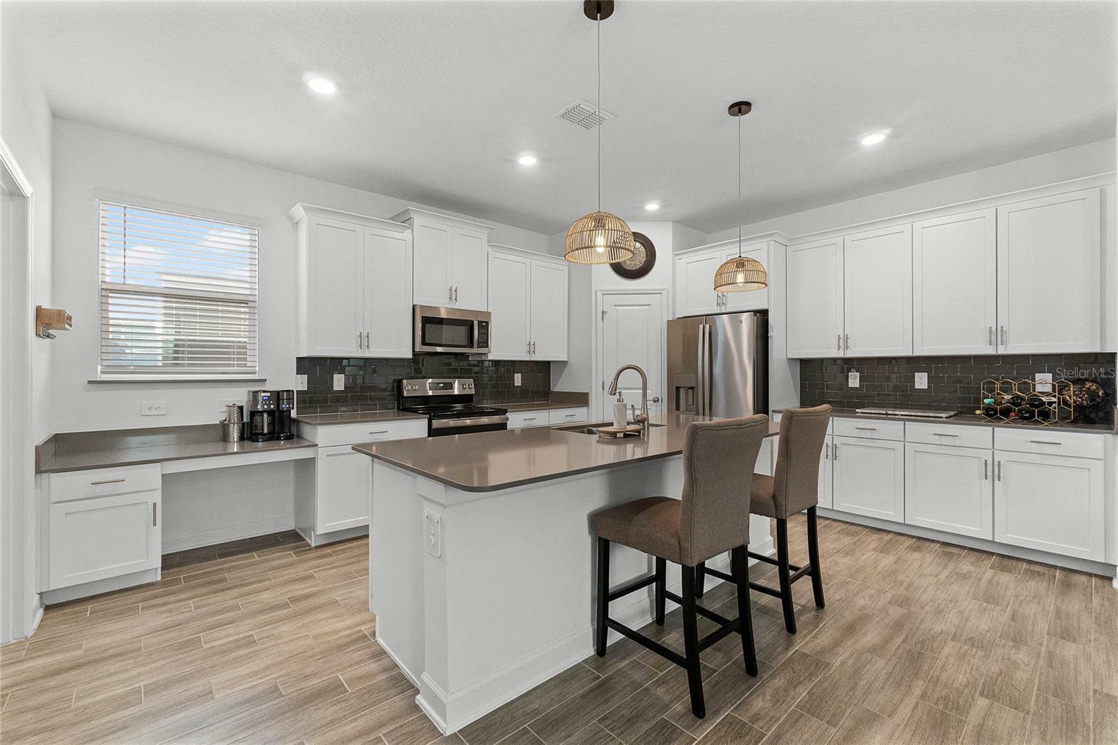Property Photo: 11518 Rhyme Avenue FL 32832