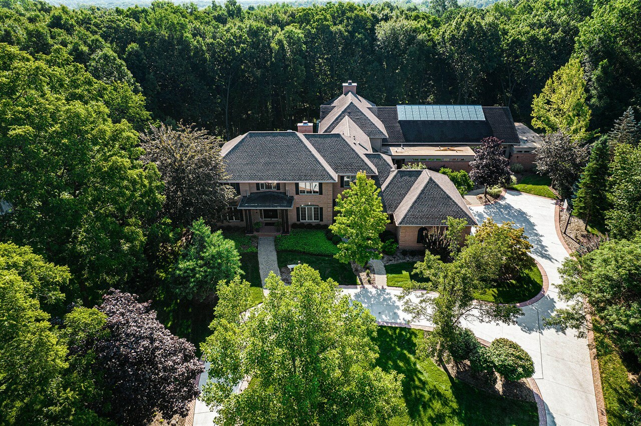 Property Photo: 2016 Valleyview Drive MI 48105-9588