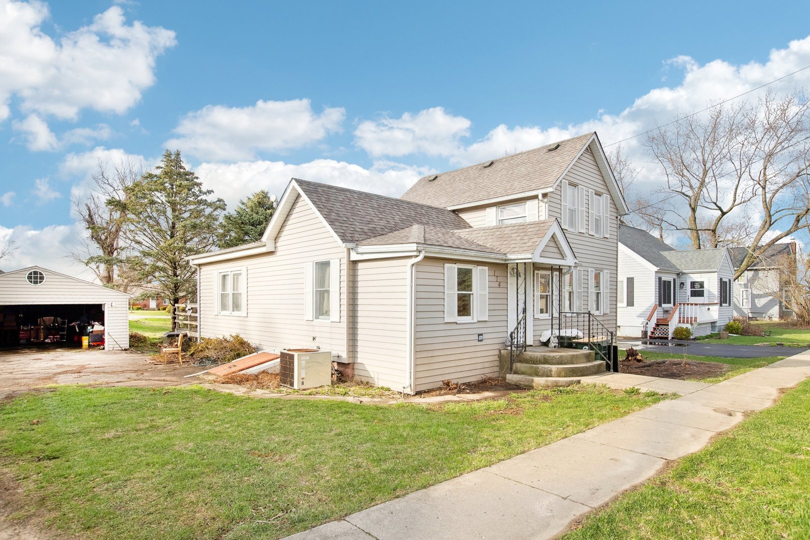 Property Photo: 174 E Center Street IL 60109