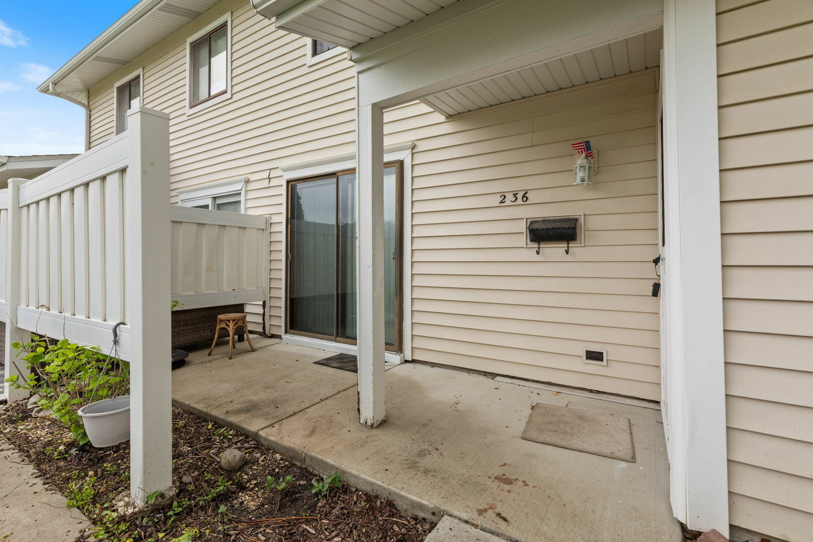 Property Photo: 236 N Waterford Drive IL 60194