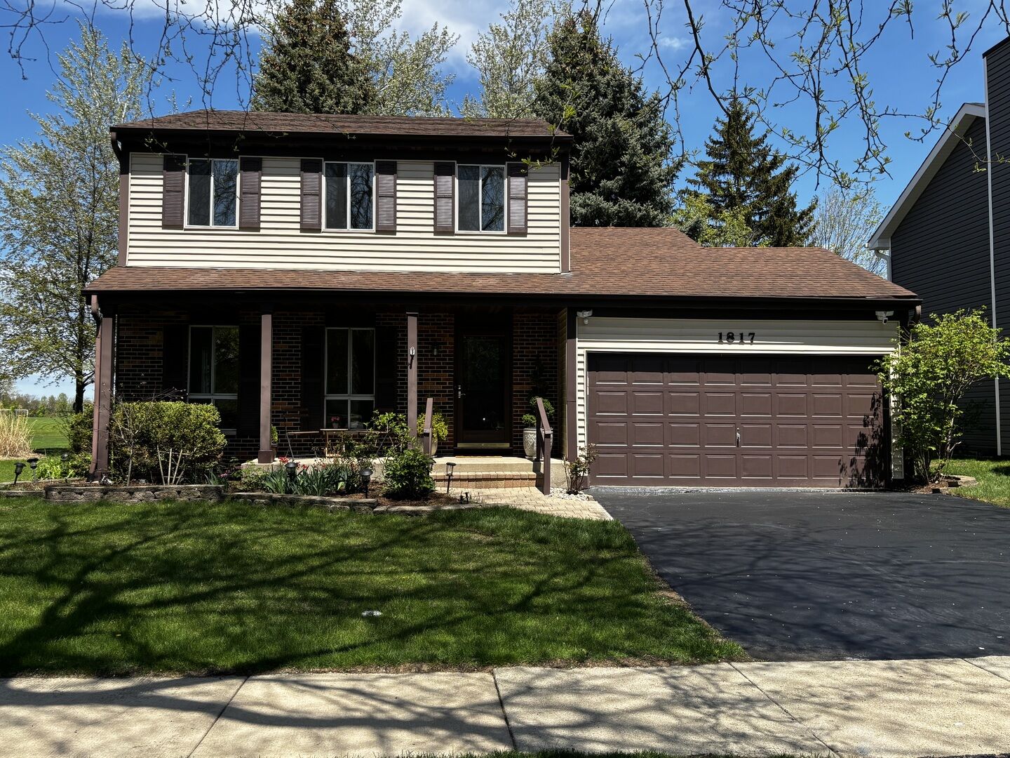 Property Photo:  1817 Paxton Drive  IL 60563 