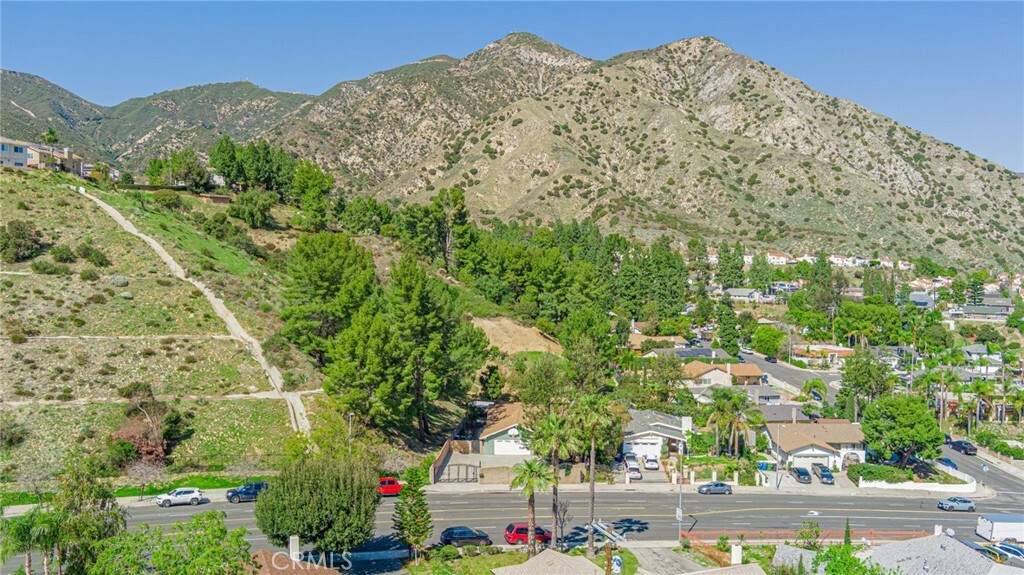 Property Photo: 13876 Gavina Avenue CA 91342