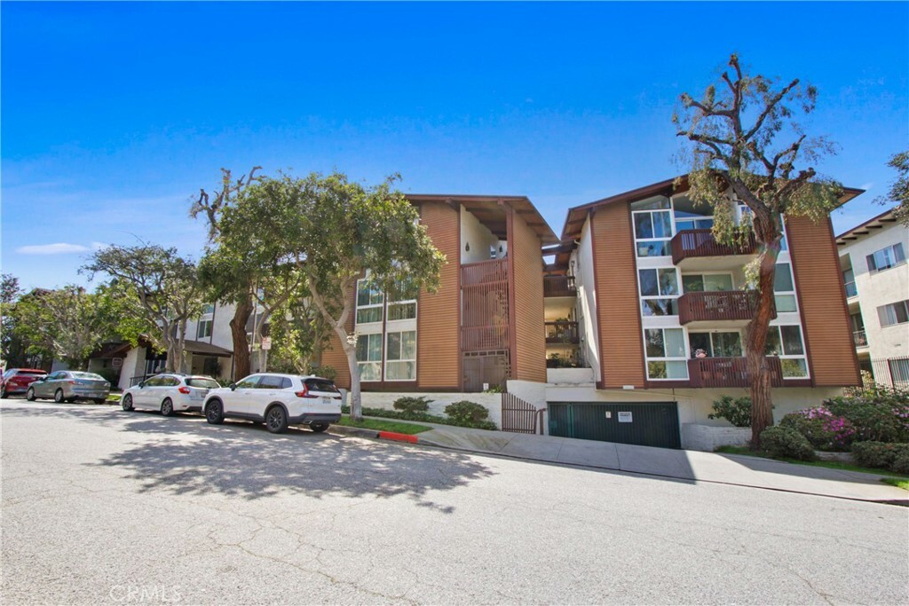 Property Photo: 5650 Sumner Way 311 CA 90230
