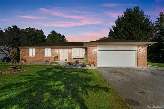 1470 Long Lake Drive  Hartland Twp MI 48114 photo