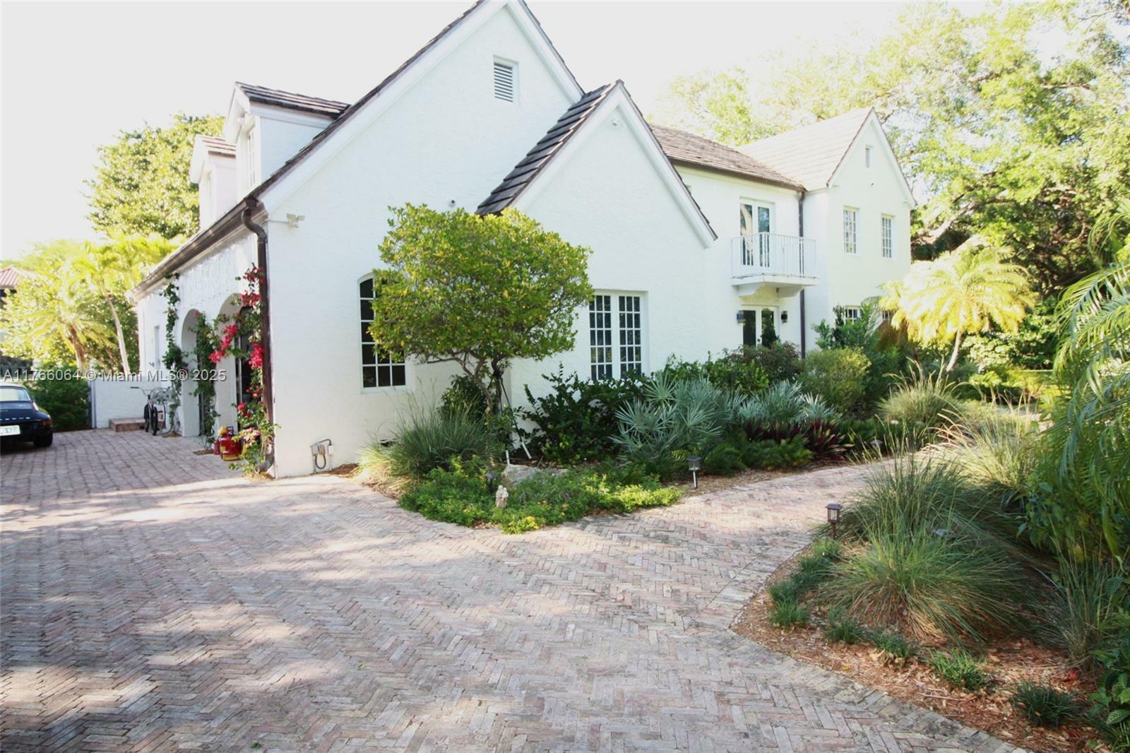 Property Photo: 6750 Granada Blvd FL 33146