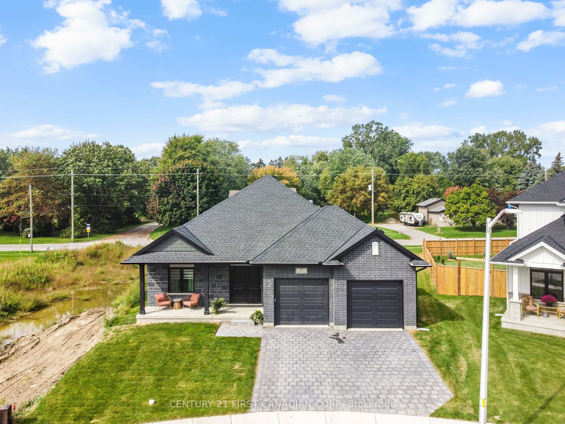 Photo de la propriété: 27 Spruce Crescent ON N0M 2K0