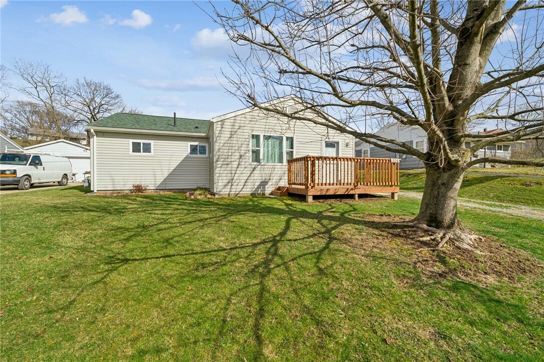 Property Photo: 221 Porter Dr PA 15642