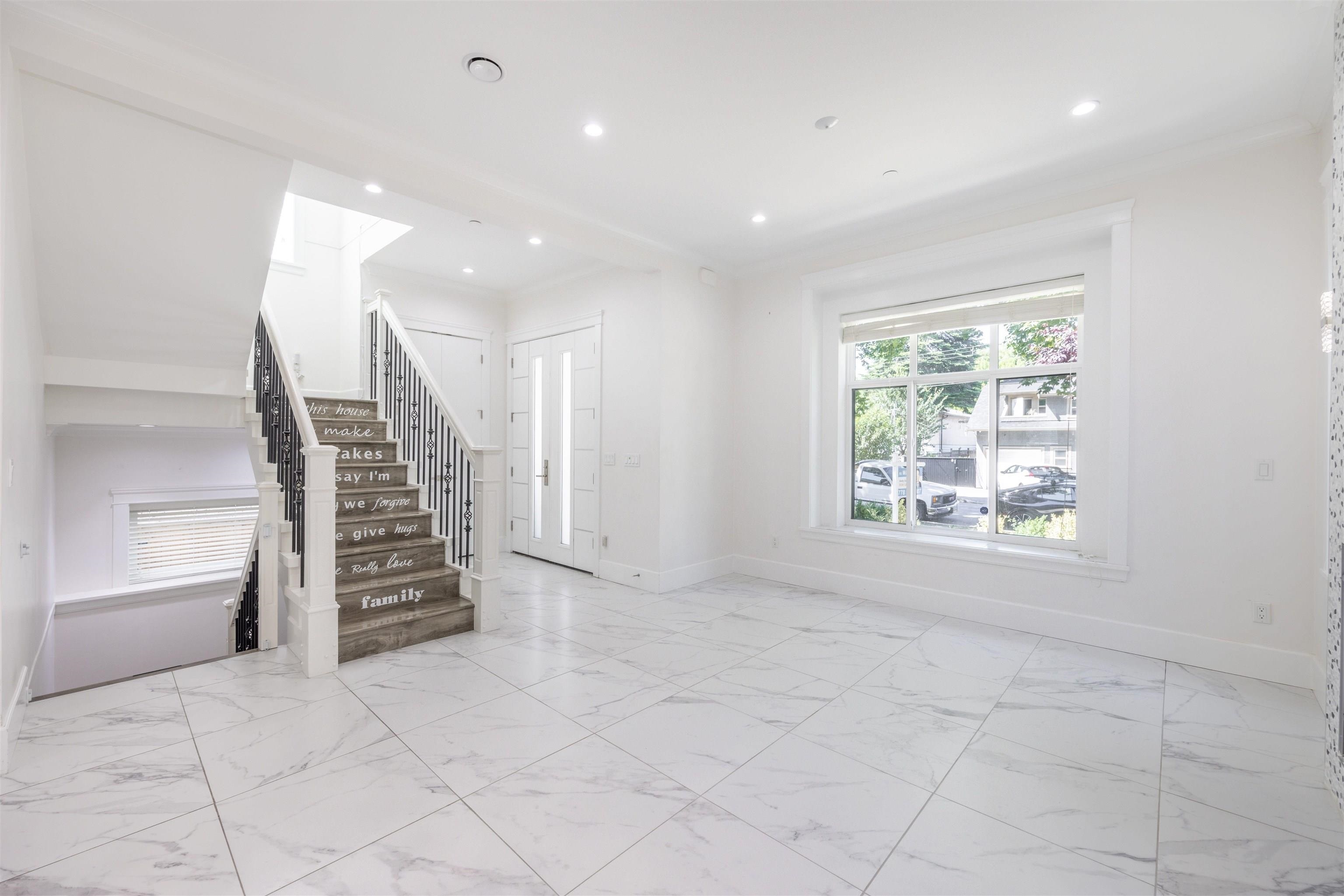 Property Photo: 172 Ontario Place BC V5W 1S2