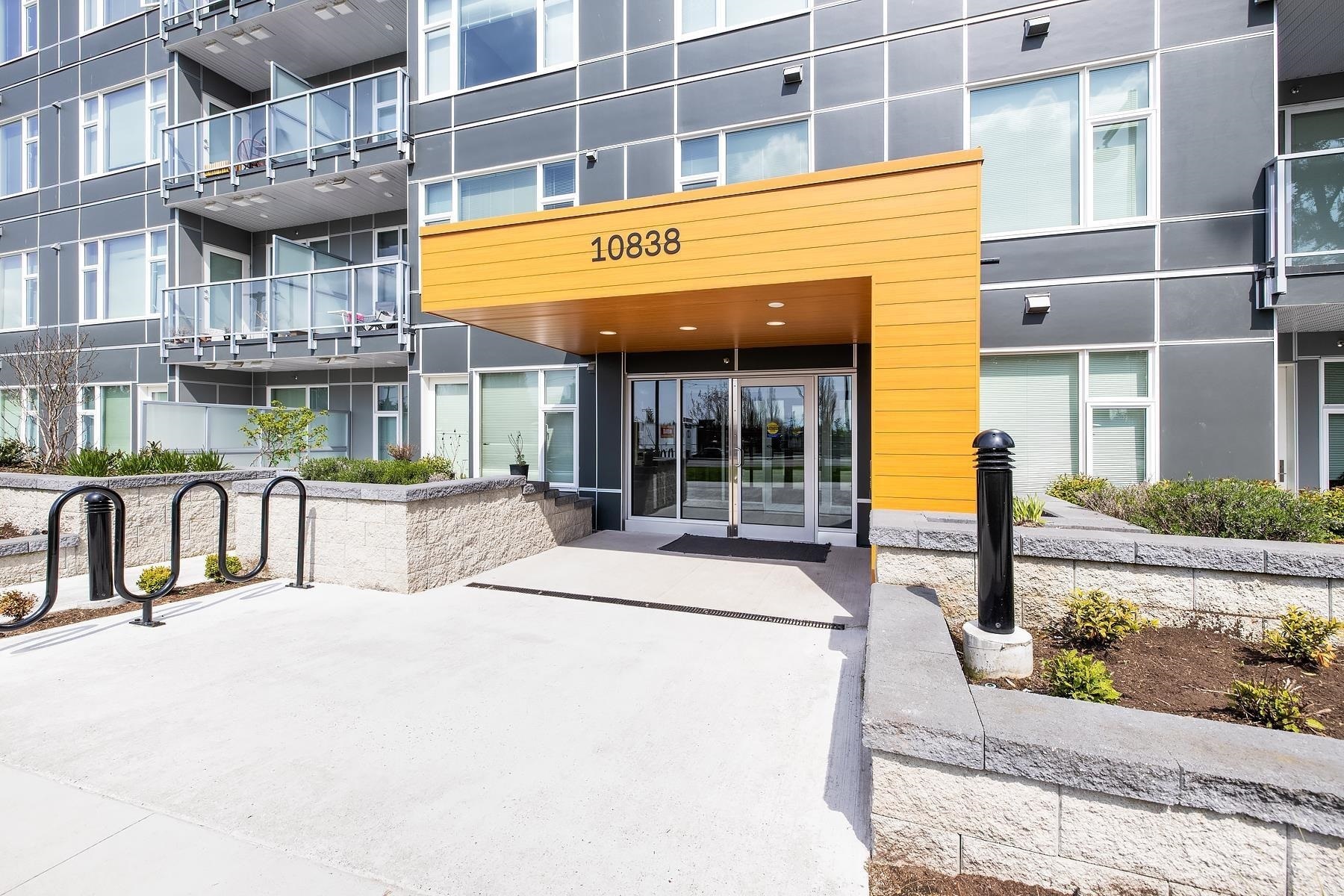 Photo de la propriété: 10838 Whalley Boulevard 114 BC V3R 0G8