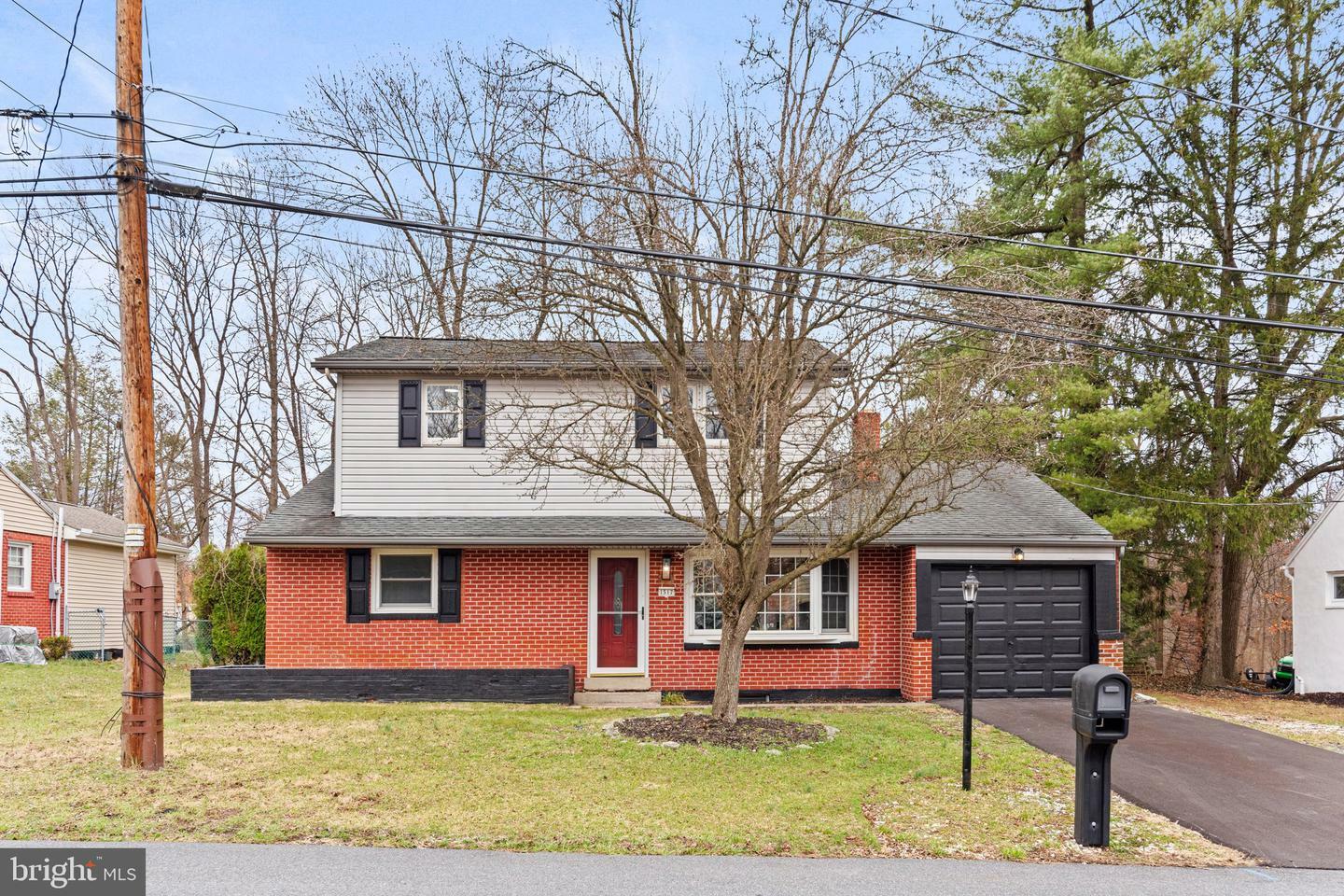 Property Photo: 1517 Embassy Drive PA 17109