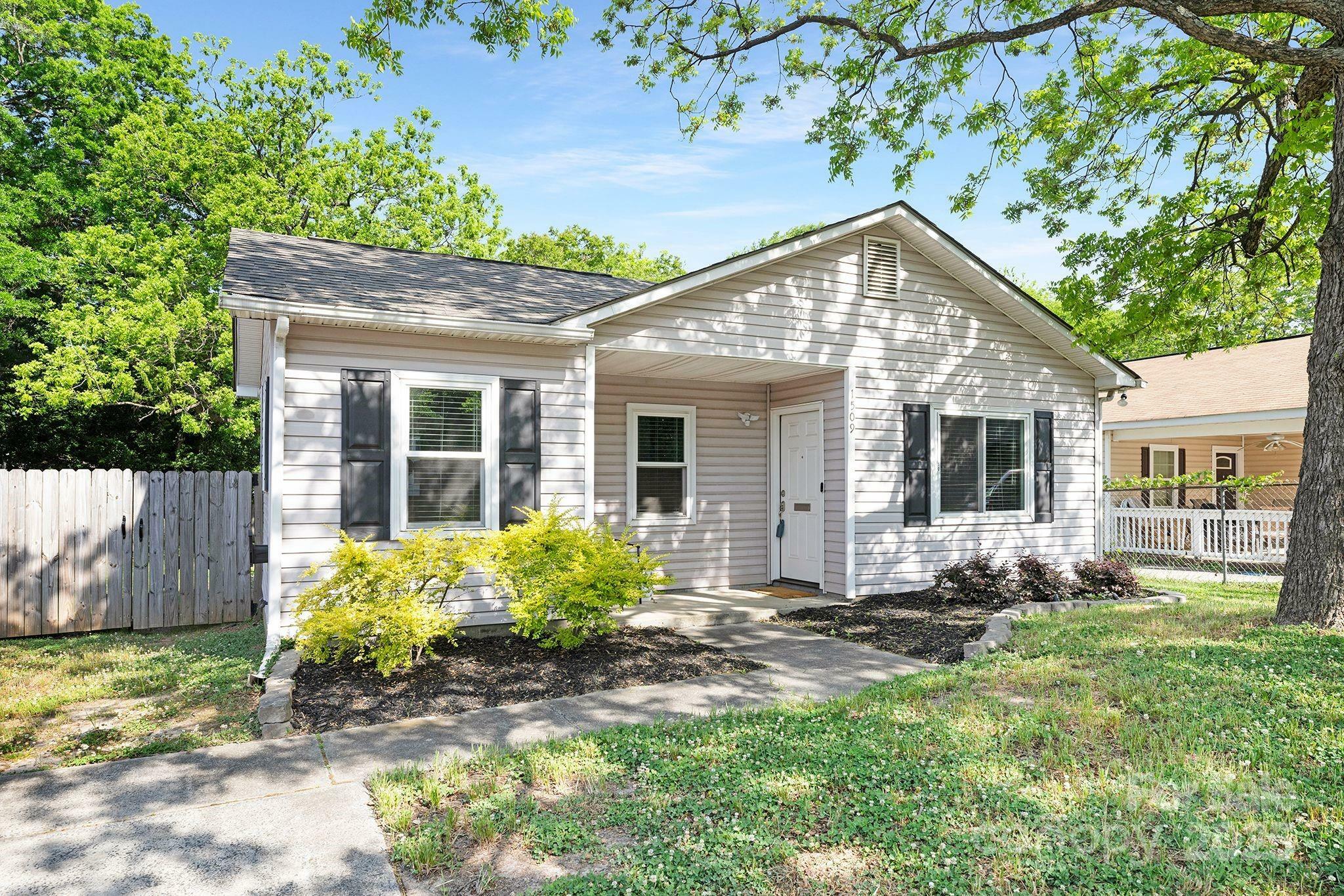 Property Photo: 1509 Harrill Street NC 28205