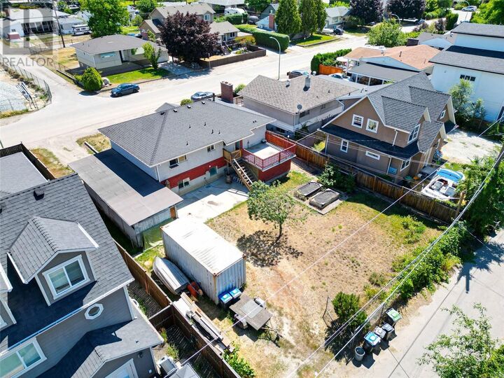 Photo de la propriété:  2220 Burnett Street  BC V1Y 2T6 