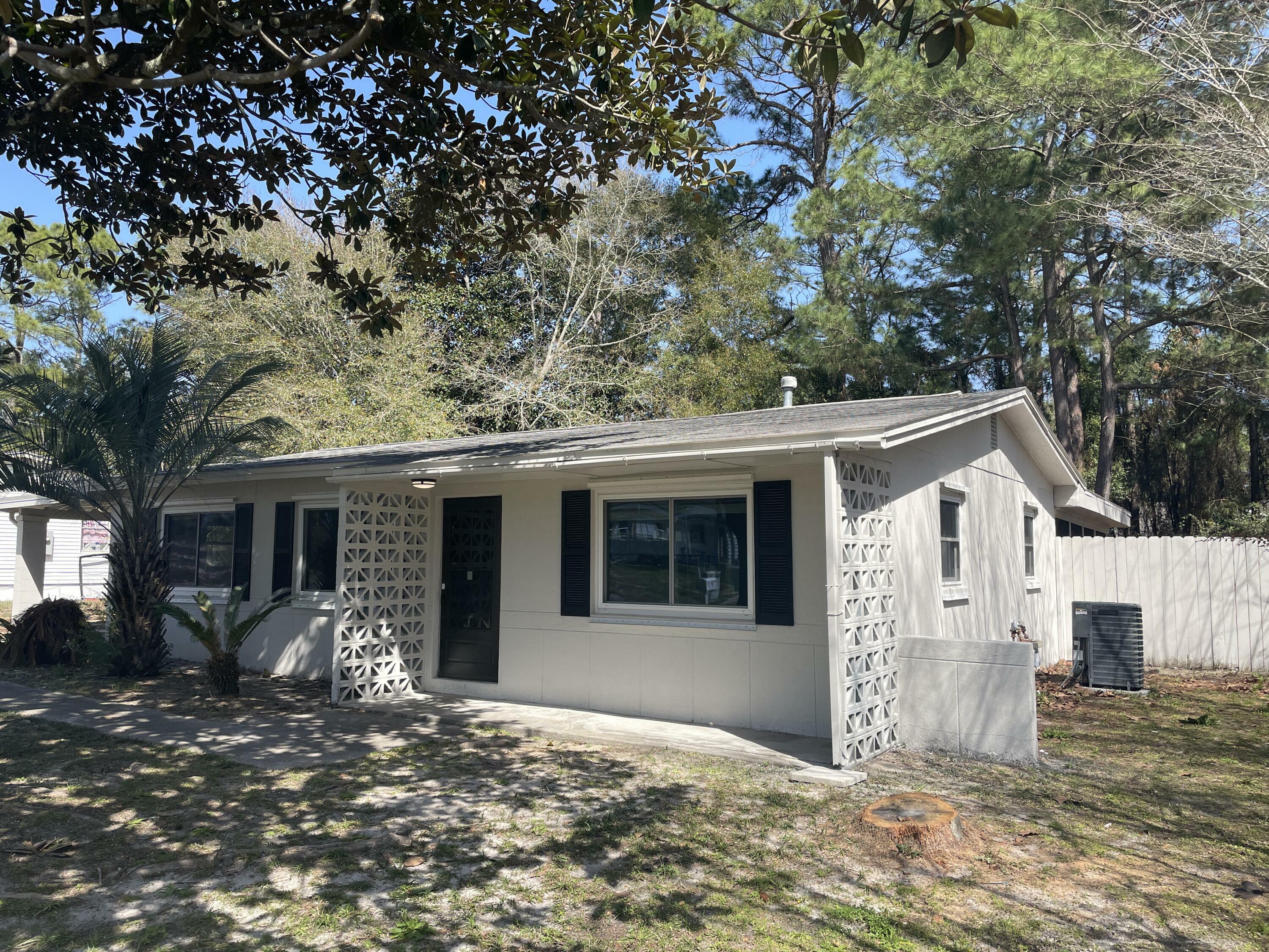 Property Photo: 290 Anderson Drive FL 32569