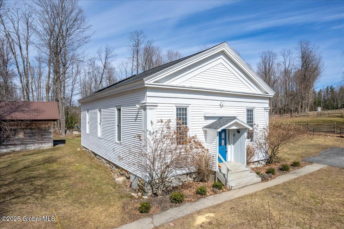 Property Photo:  1717 Mechanic Street  NY 12074 