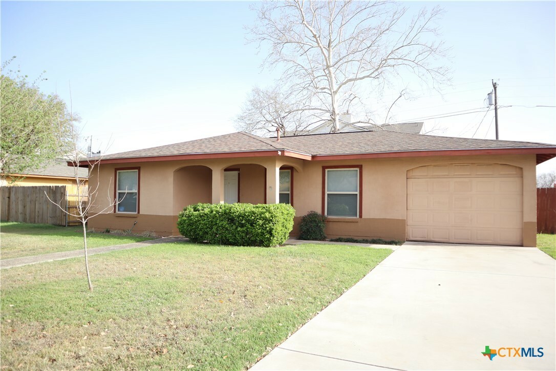 Property Photo: 1403 Canary Lane TX 78155