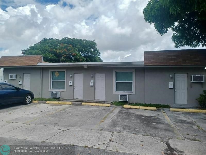 Property Photo: 24 SW 13th St FL 33004