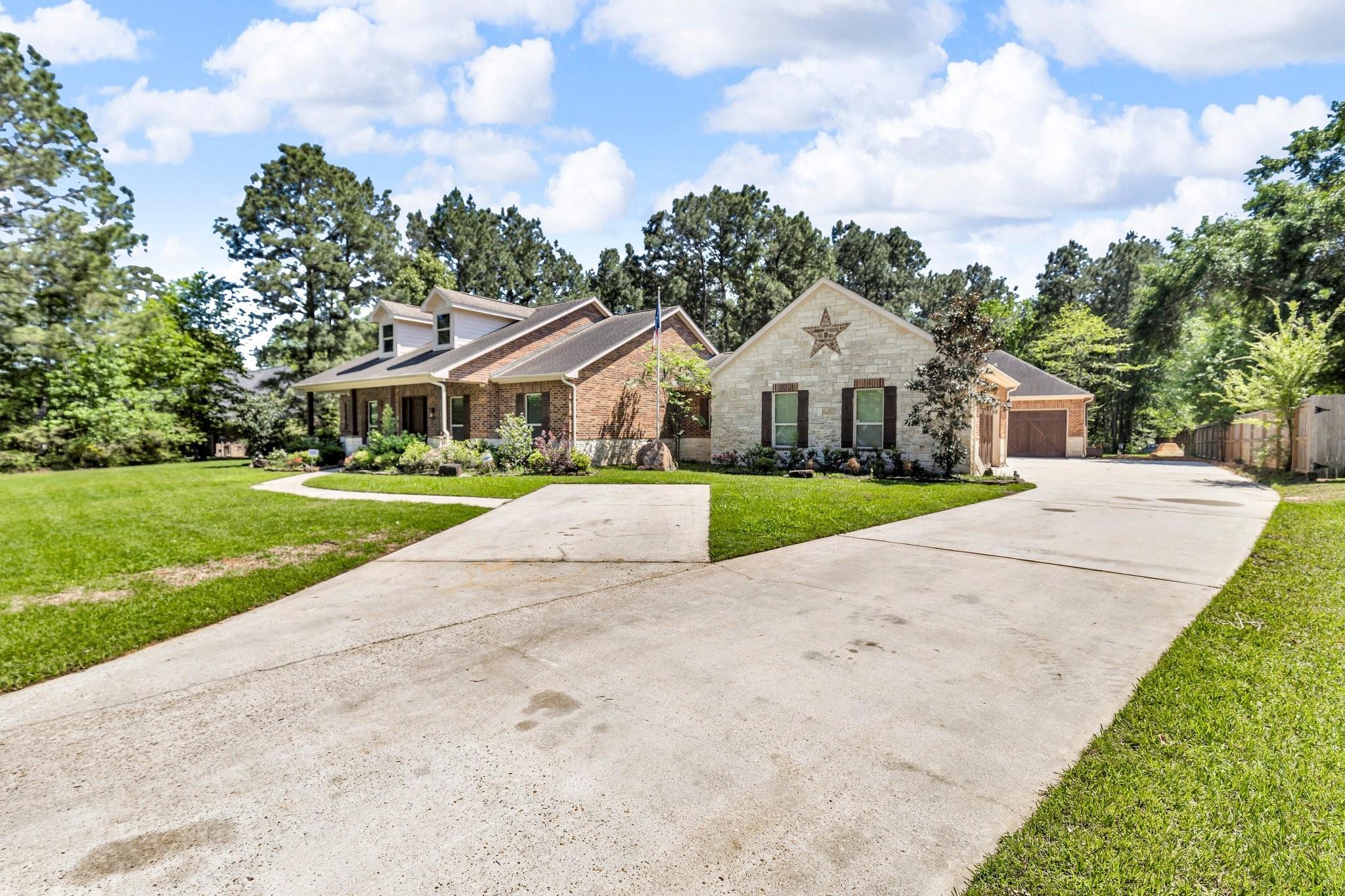 Property Photo:  9122 Grand Lake Estates Drive  TX 77316 