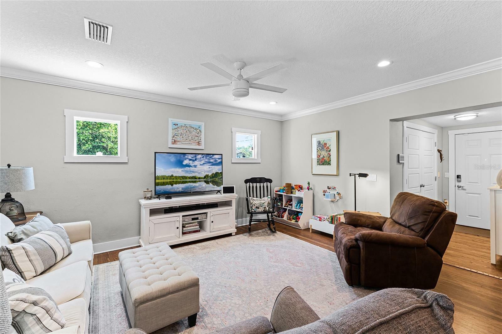 Property Photo: 515 Clayton Street FL 32804