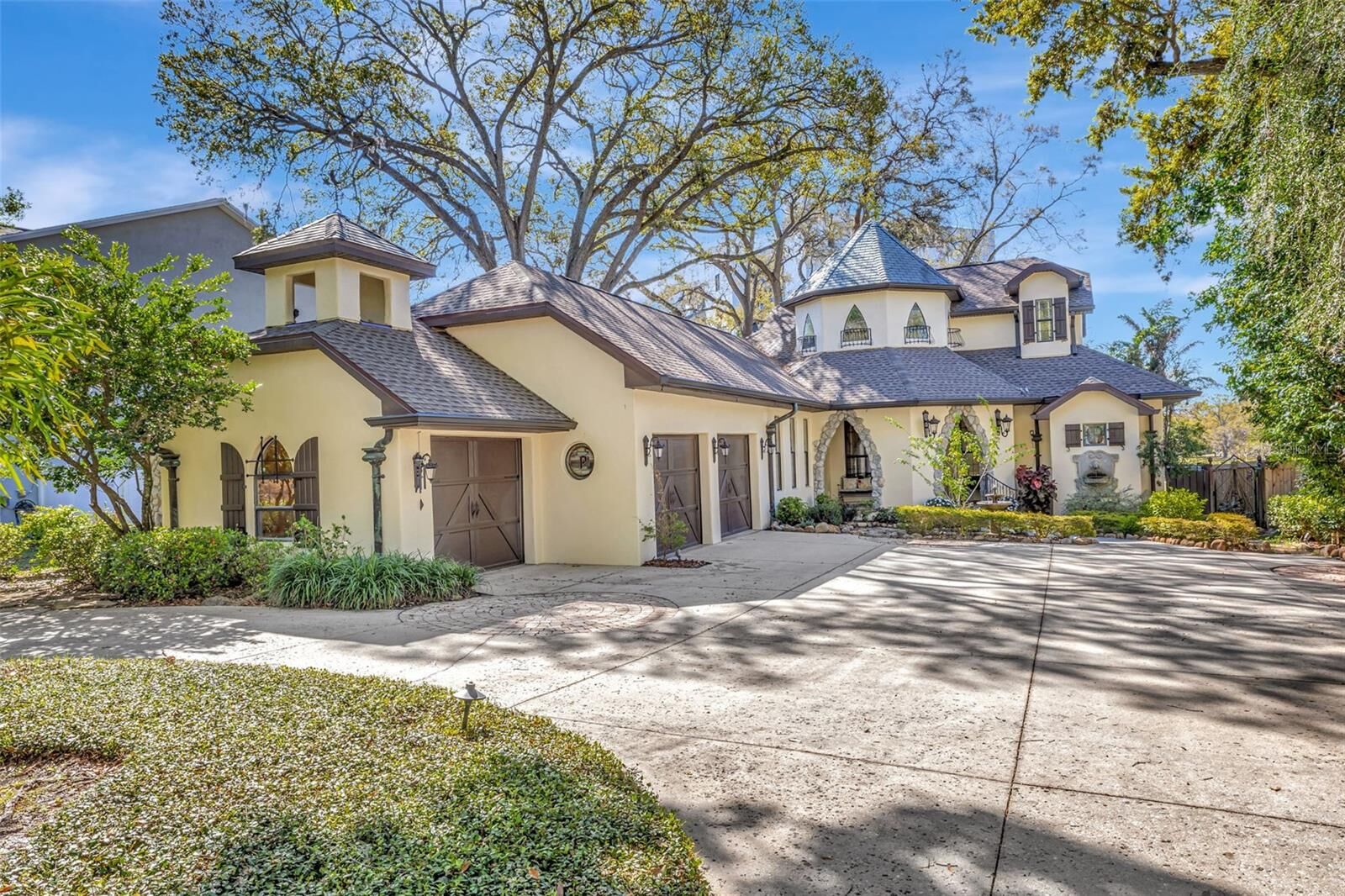Property Photo:  1108 W Charter Street  FL 33602 