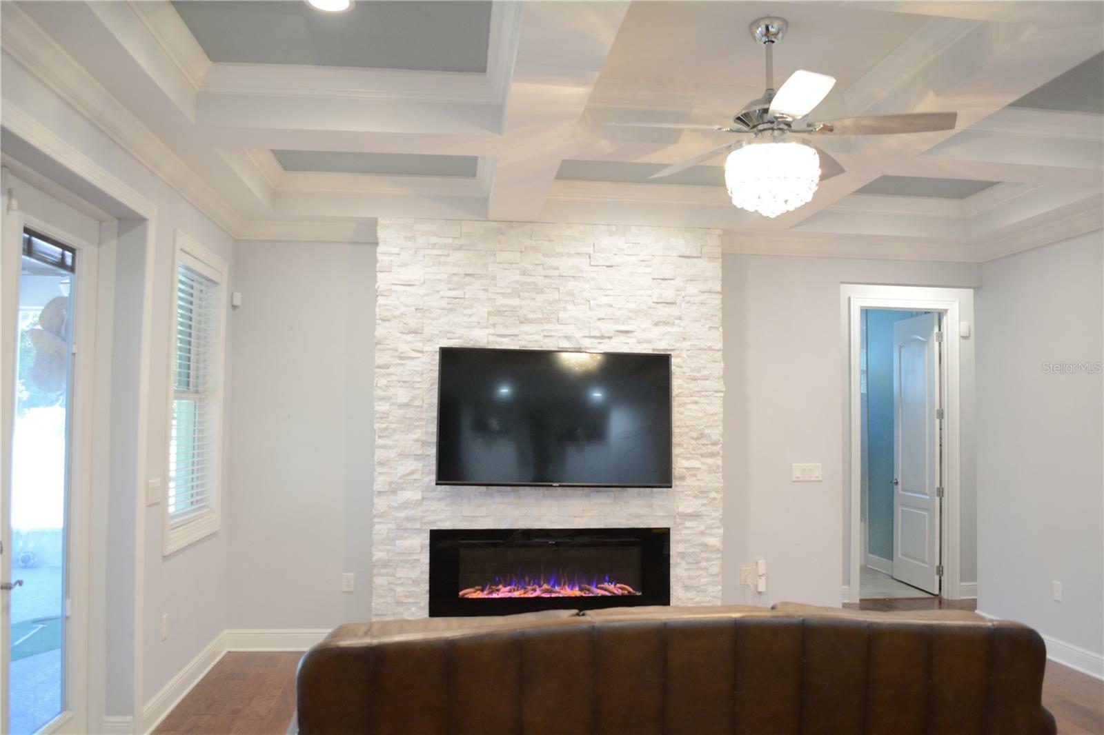 Property Photo:  402 S Hudson Street  FL 32835 