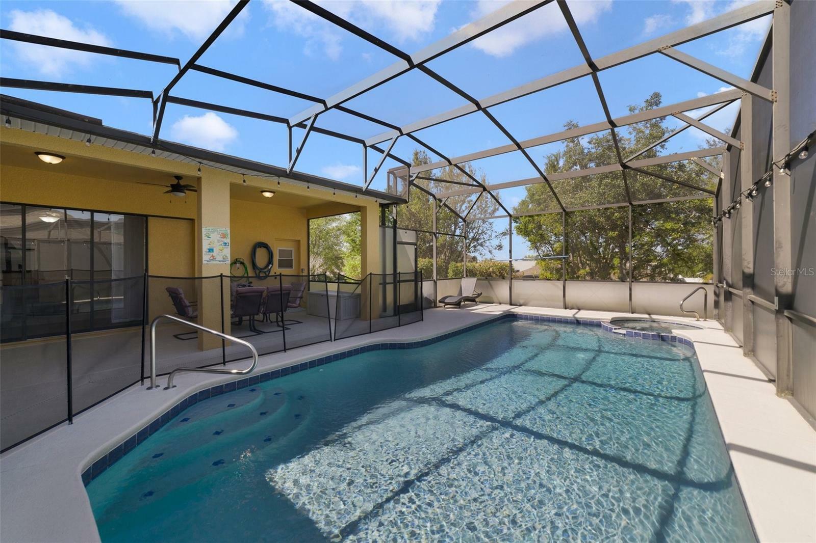 Property Photo: 419 Coventry Road FL 33897