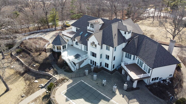 Property Photo: 10 Old Hart Road IL 60010
