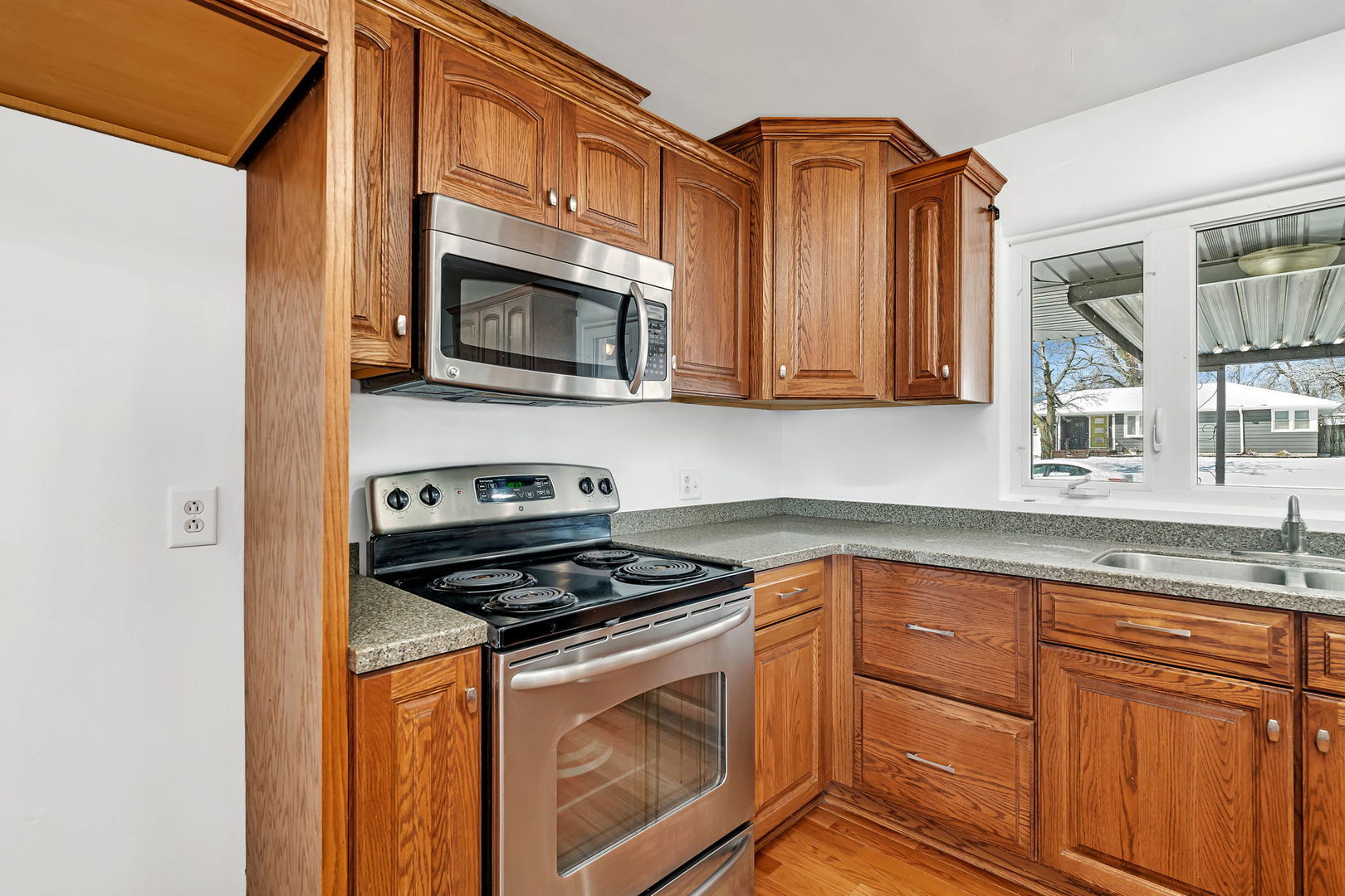 Property Photo: 1511 Caton Avenue IL 60435