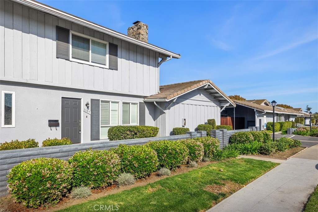 Property Photo: 1107 E 1st Street CA 92780