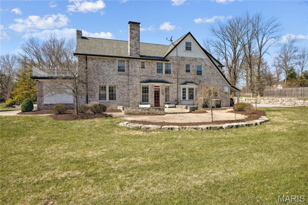 Property Photo: 910 Kent Road MO 63124