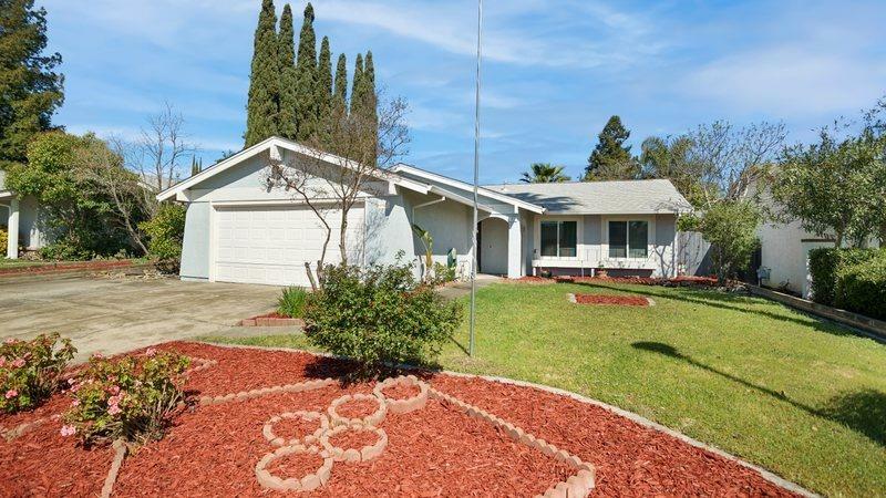 Property Photo:  82 Del Vista Circle  CA 95823 