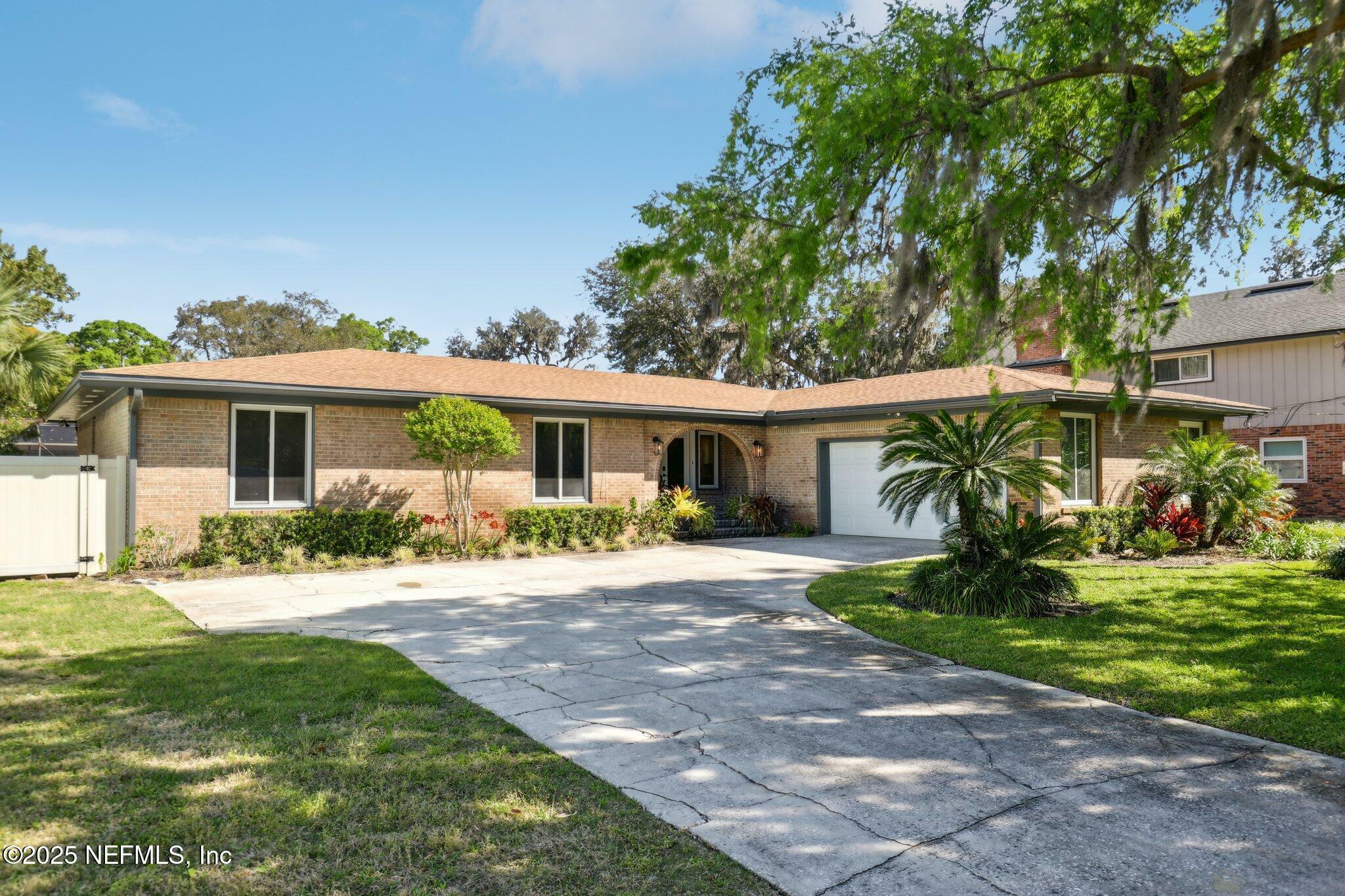 Property Photo: 11543 Starboard Drive FL 32225