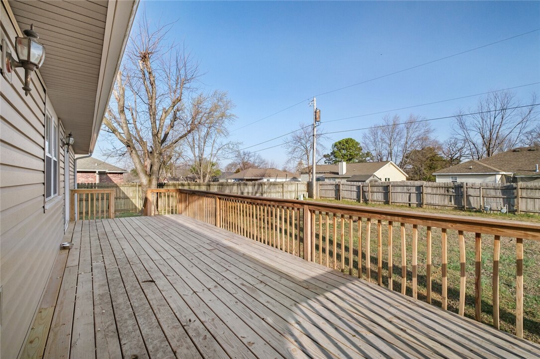 Property Photo: 1105 E Linden Street AR 72756