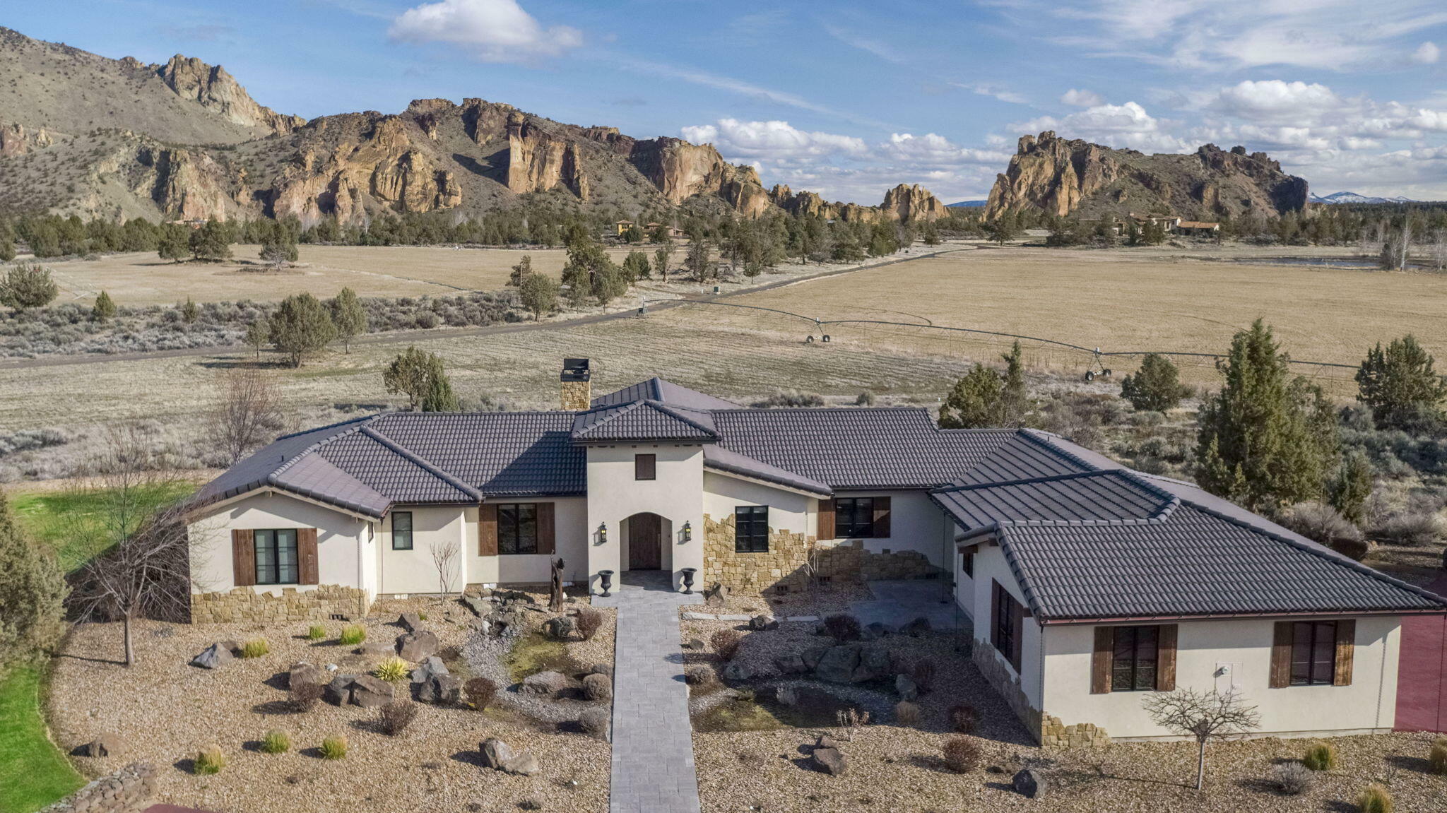 Property Photo: 271 Good Pasture Loop L.h. 49 OR 97760