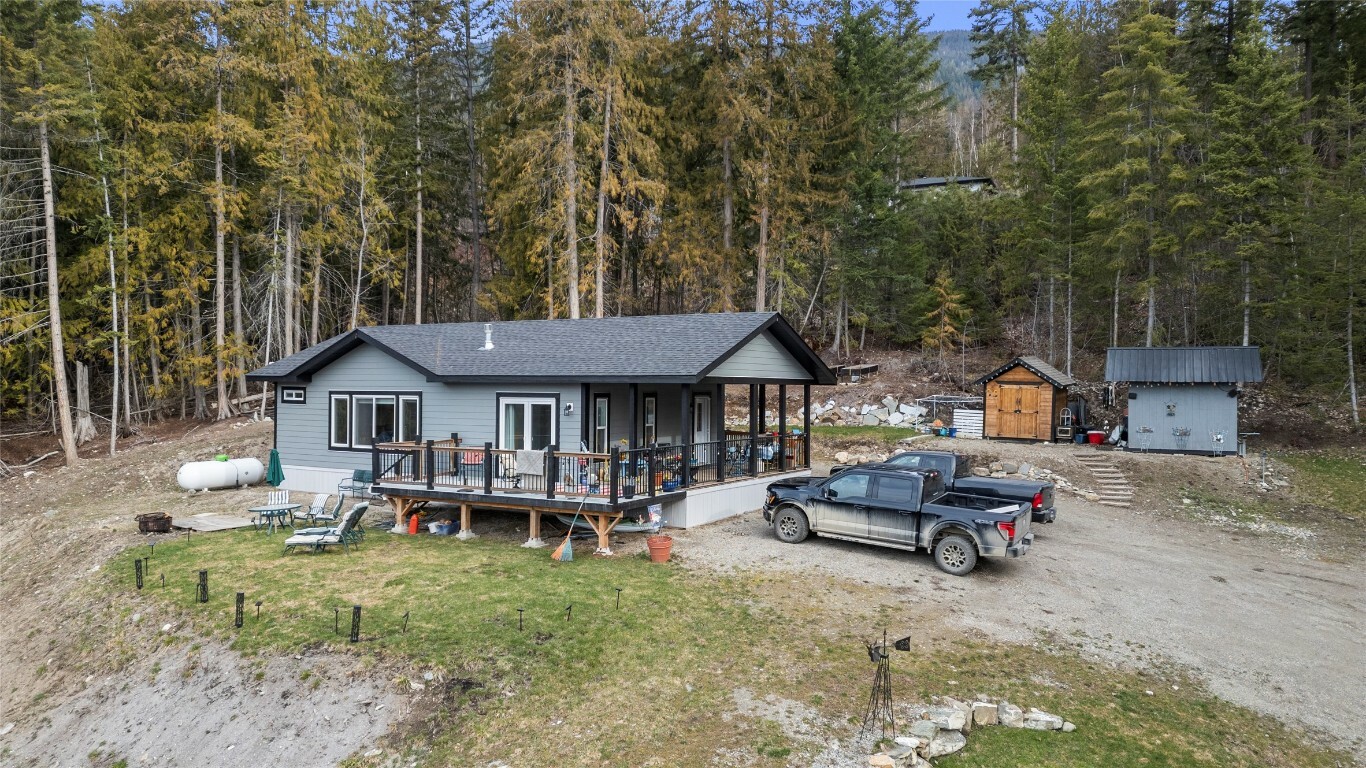 Property Photo: 7551 Klondike Trail BC V0E 1M8
