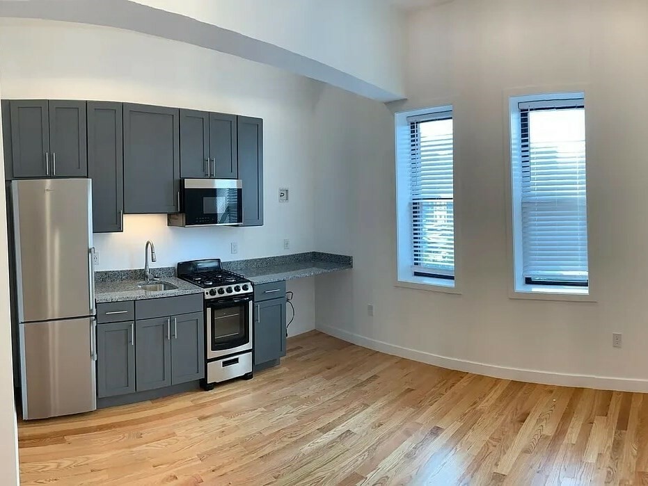Property Photo: 64 Market St 404 MA 01901