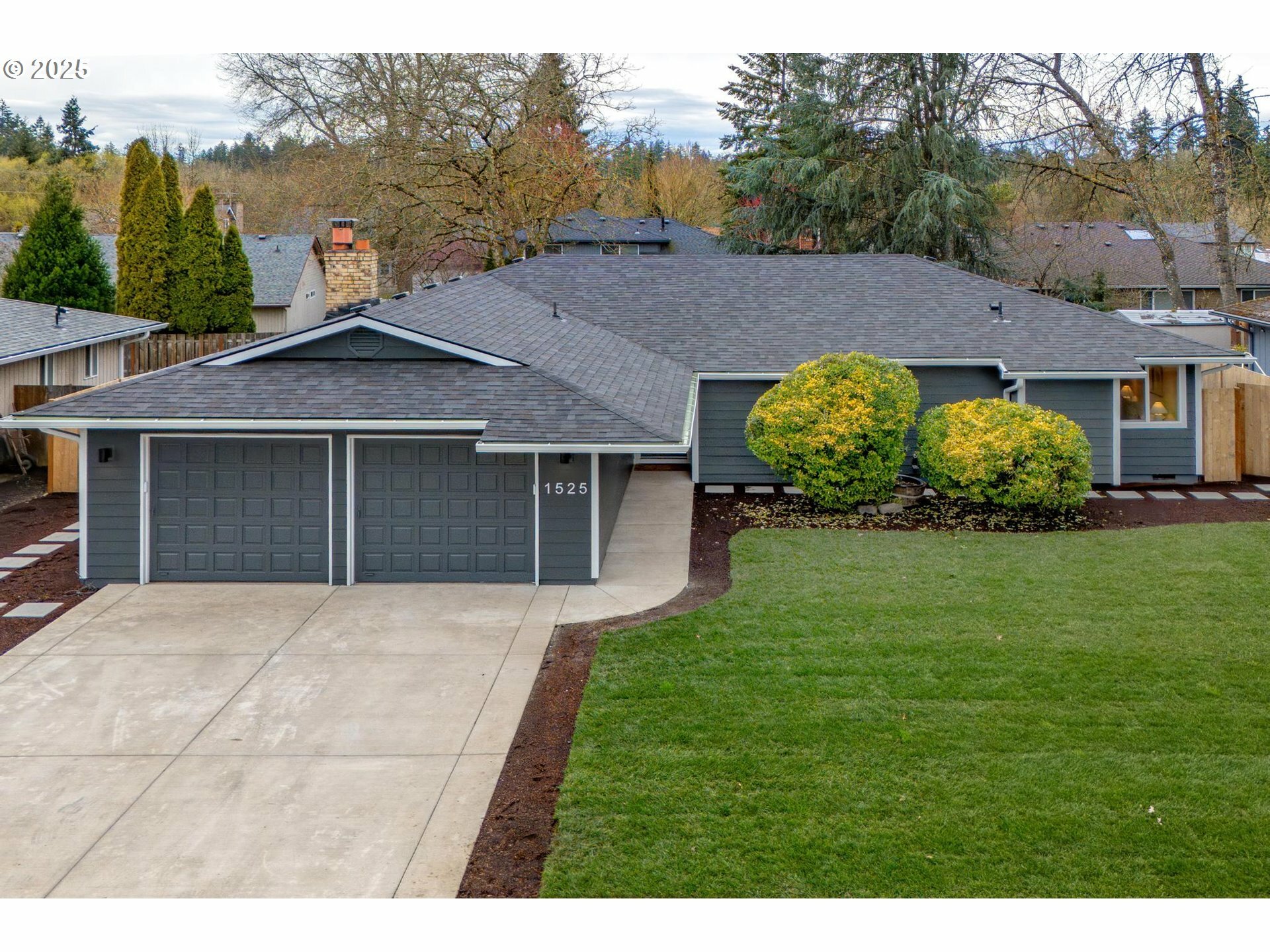 Property Photo: 1525 SE 52nd Ave OR 97123