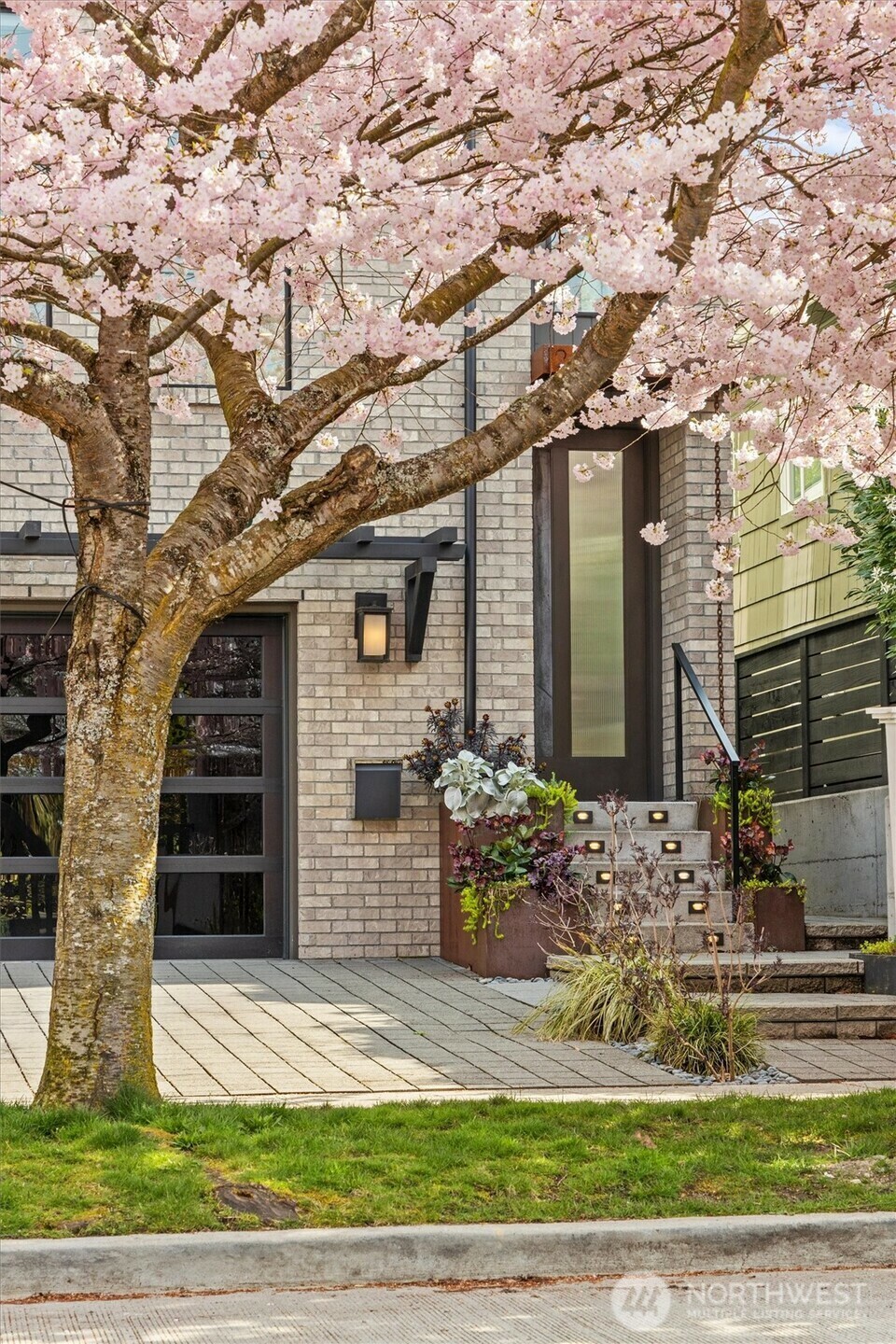 Property Photo: 2660 9th Avenue W WA 98119