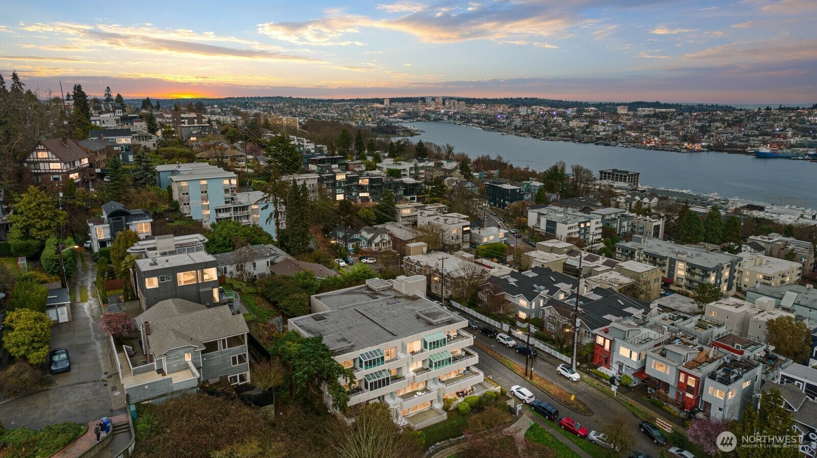 1231  5th Avenue N 202  Seattle WA 98109 photo