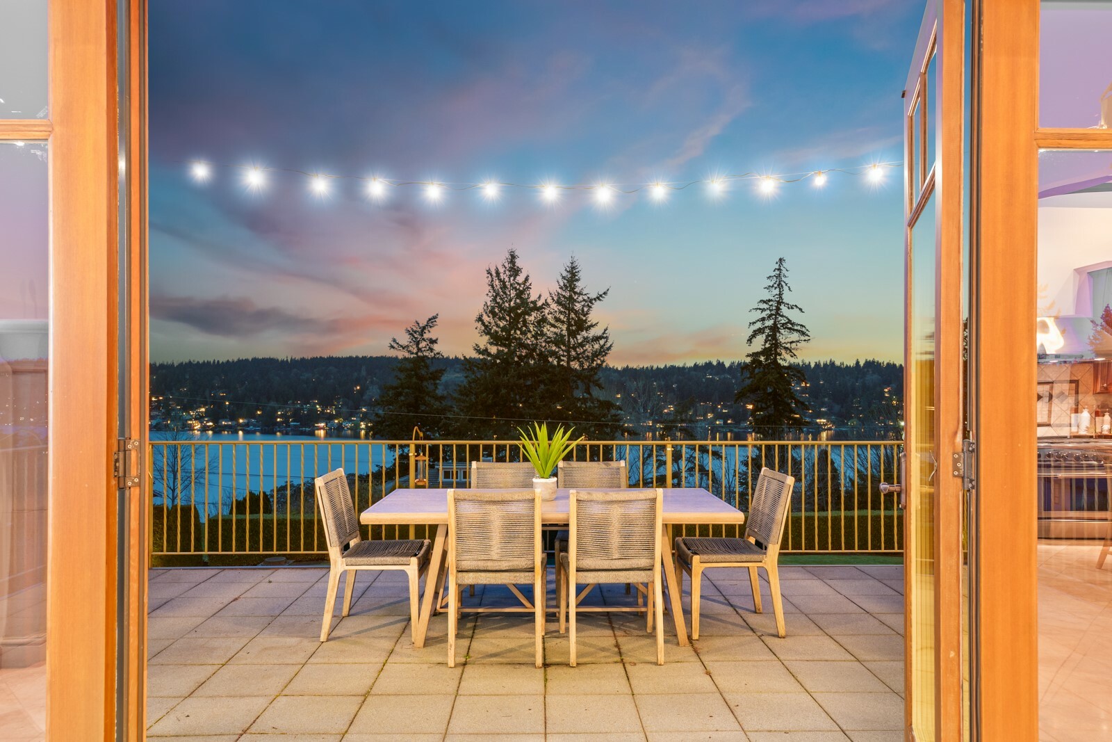 Property Photo: 6435 Lake Washington Blvd SE WA 98056