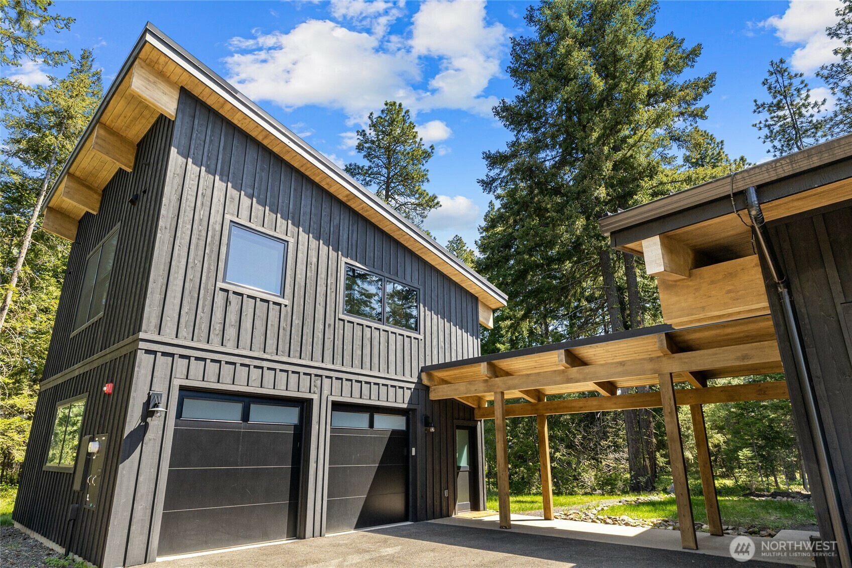 Property Photo:  580  Kokanee Loop  WA 98922 