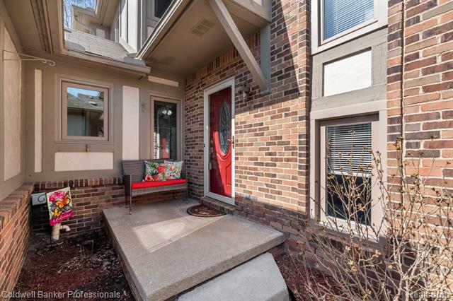 Property Photo: 42046 Saratoga Circle MI 48187