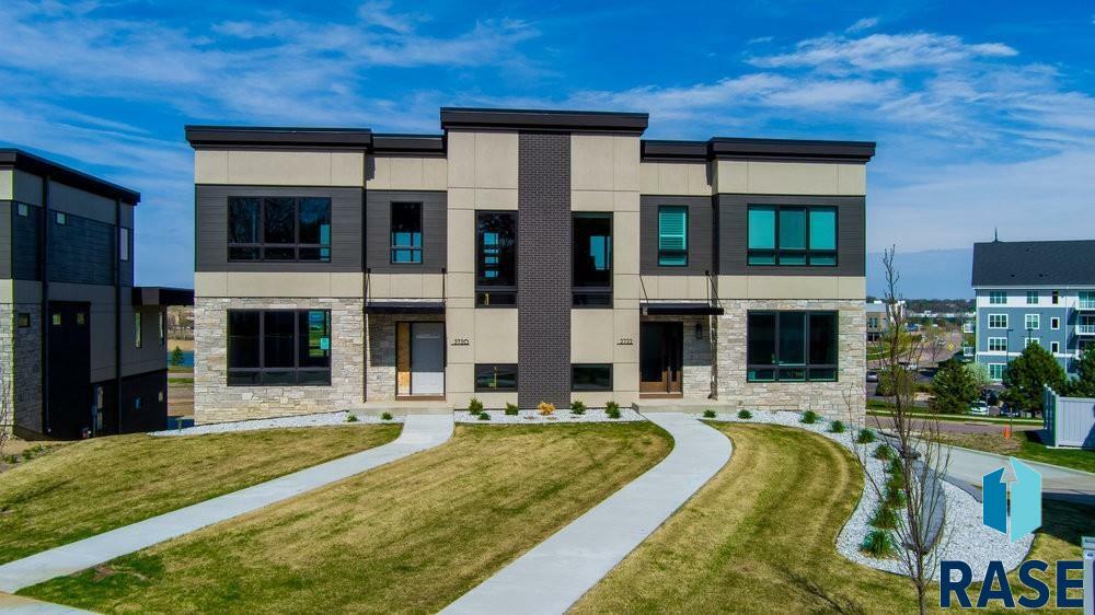 Property Photo: 2722 S Oriya Pl SD 57106