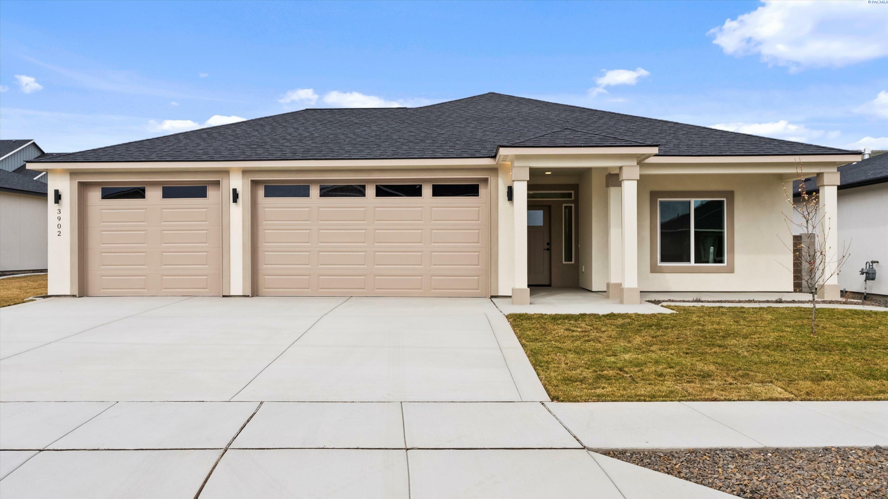 Property Photo: 3902 Corvina St WA 99352
