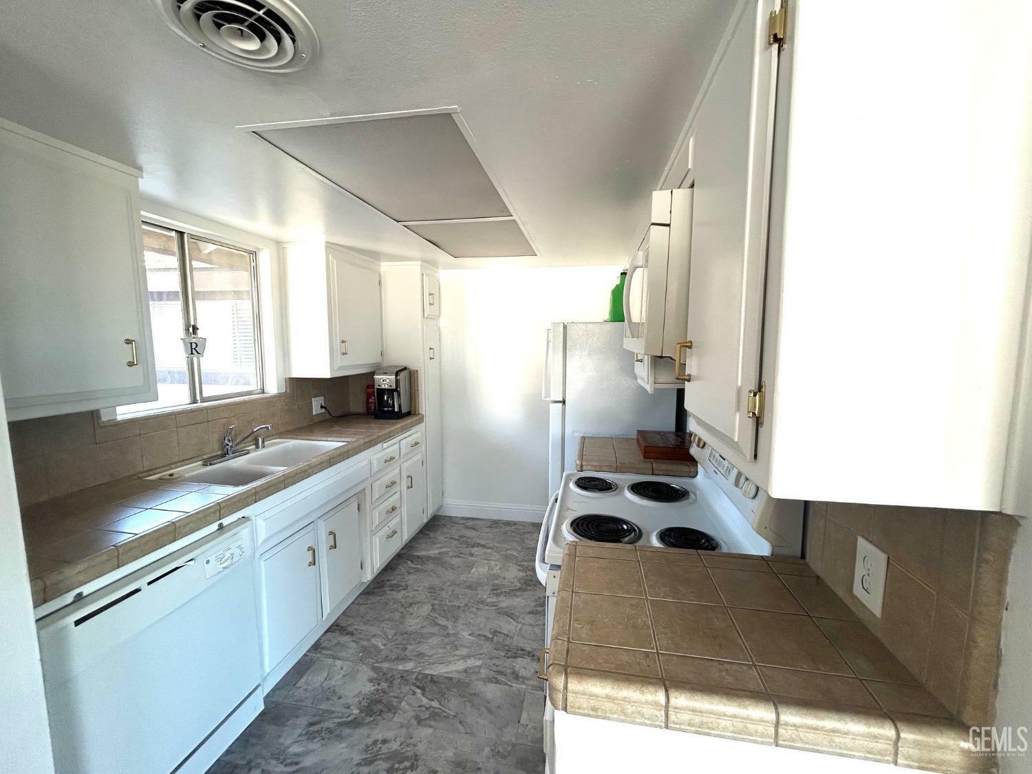 Property Photo: 3333 El Encanto Court 48 CA 93301