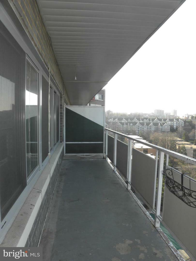 Property Photo: 5340 Holmes Run Parkway 1410 VA 22304
