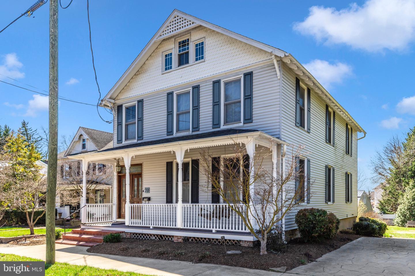 Property Photo: 308 S George Street WV 25414