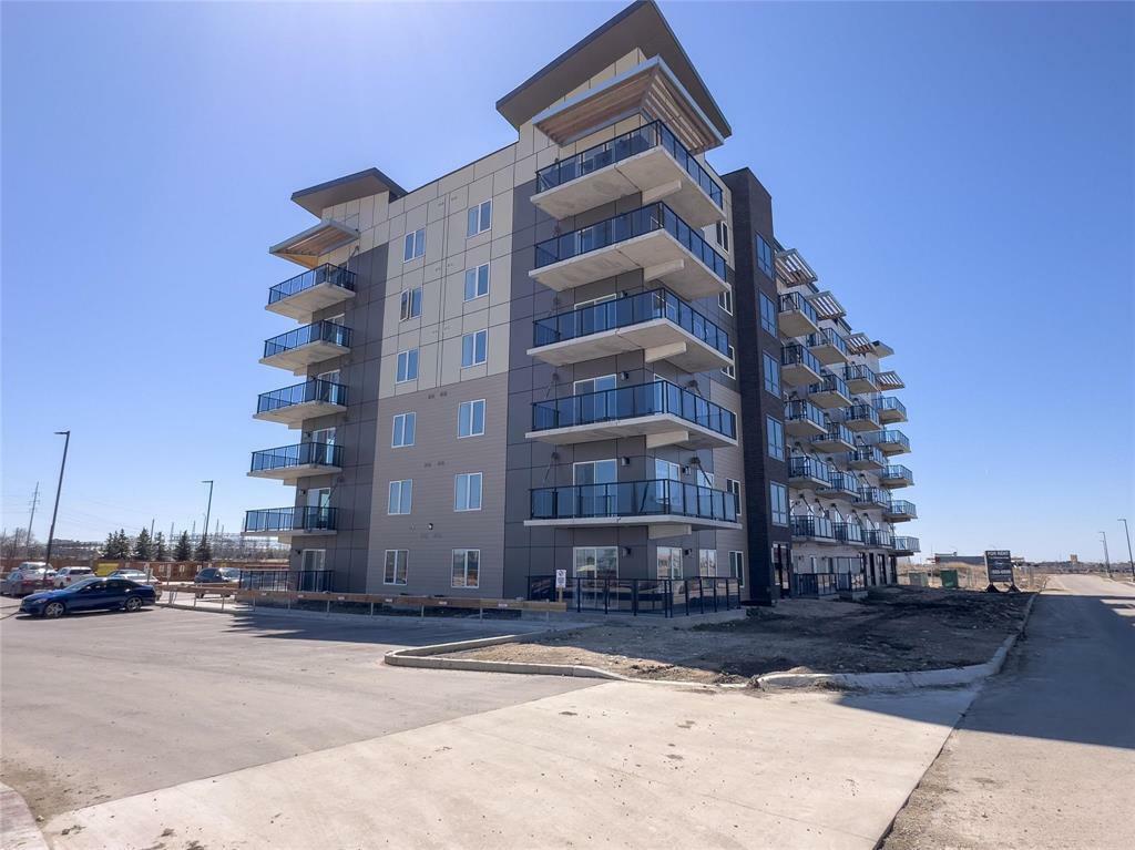 Property Photo: 635 Ballantrae Drive MB R3T 6K4