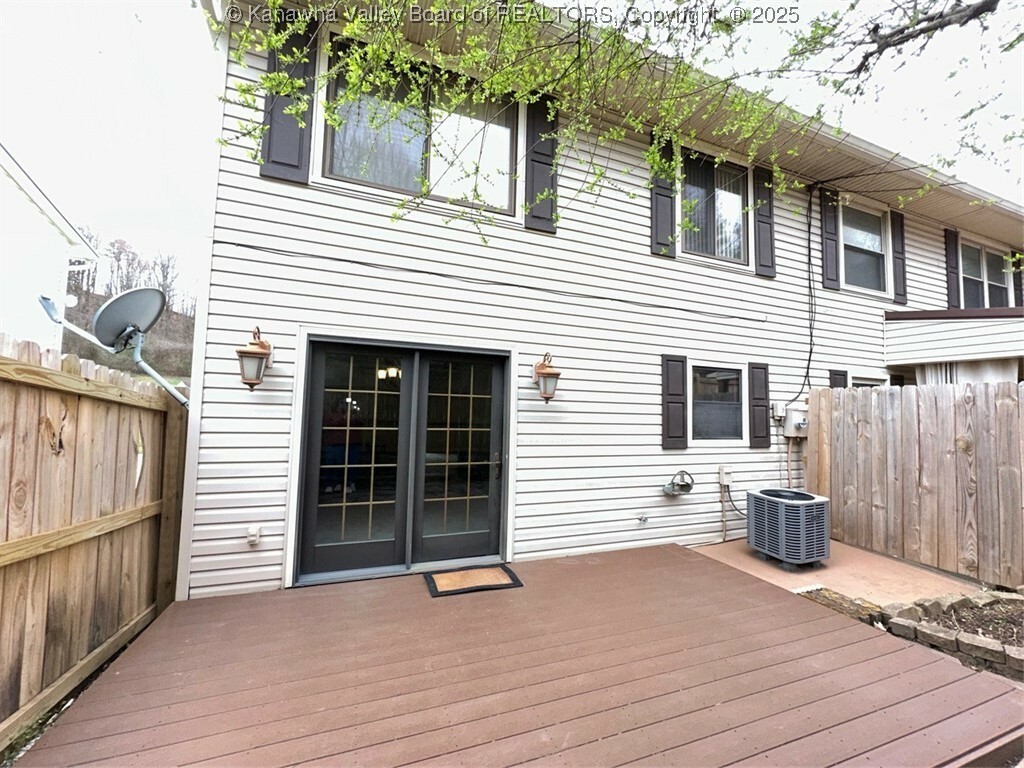 Property Photo: 711 Woodland Drive WV 25143