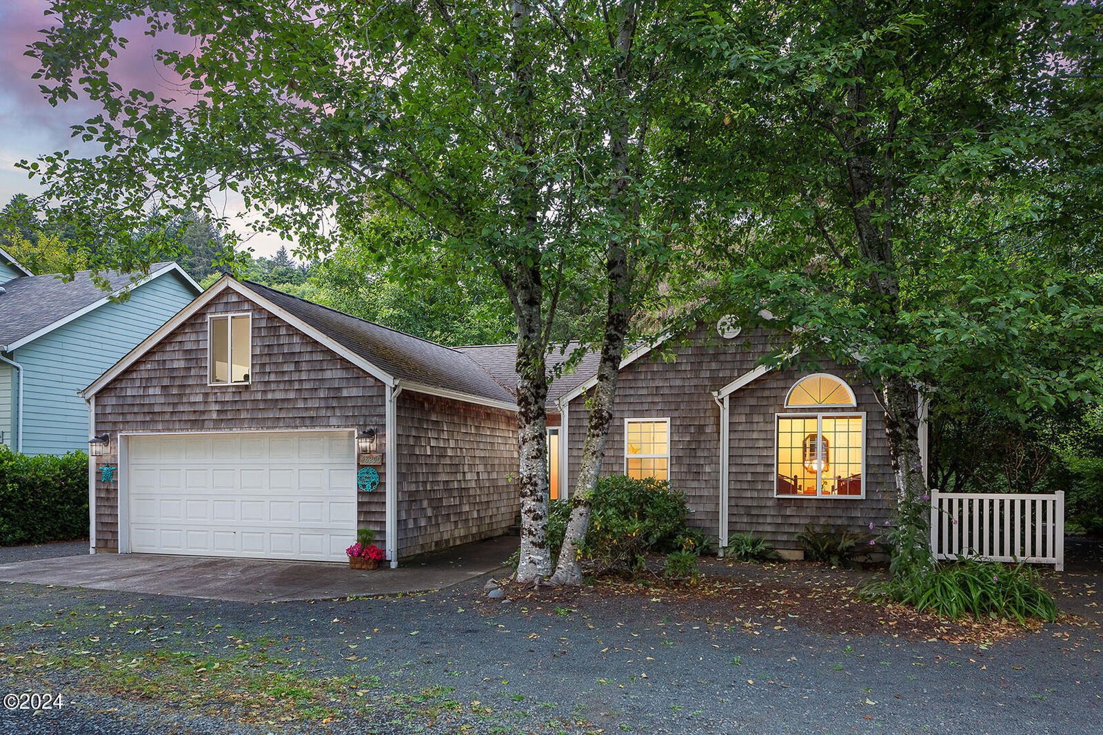 Property Photo:  48290 Proposal Rock Lp  OR 97149 