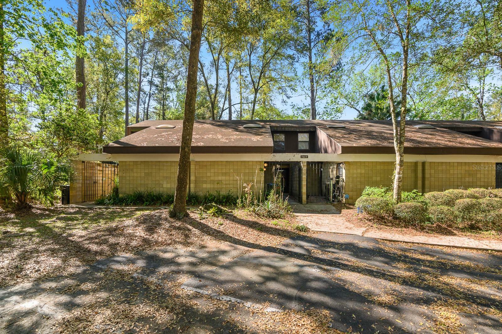 Property Photo: 7017 SW 44 Avenue A FL 32608